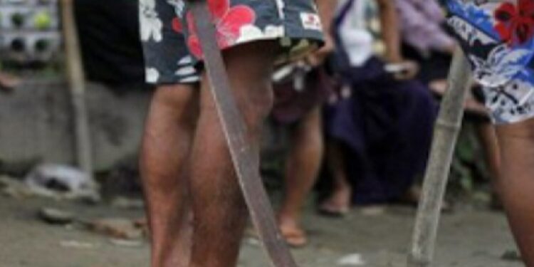 யாழில் கடை உரிமையாளர் மீது வாள்வெட்டு!