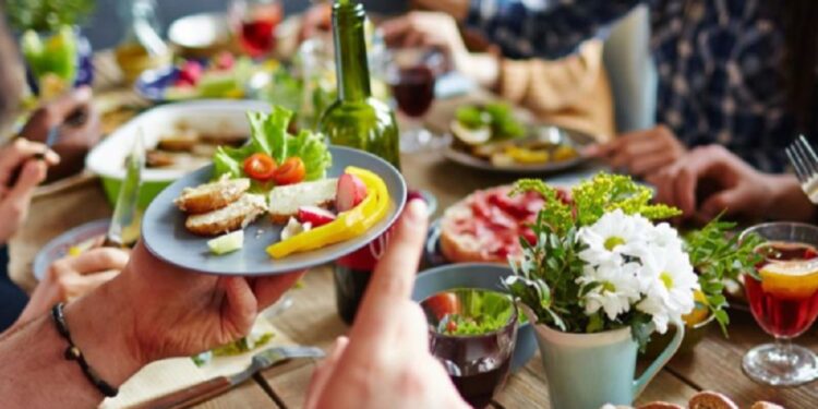 இரவு உணவை ஏன் நேரத்திற்கு சாப்பிட வேண்டும்?