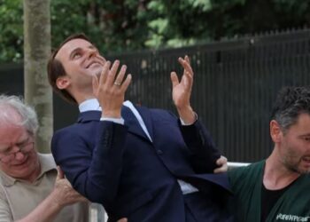 பிரான்ஸ் ஜனாதிபதியின் சிலை திருட்டு!