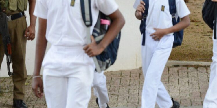 ஆசிரியர் பேசியதால் விபரீத முடிவெடுத்த மாணவன்!