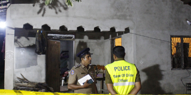 வீட்டின் முன் சடலமாக மீட்கபட்ட 22 வயது இளைஞன்!