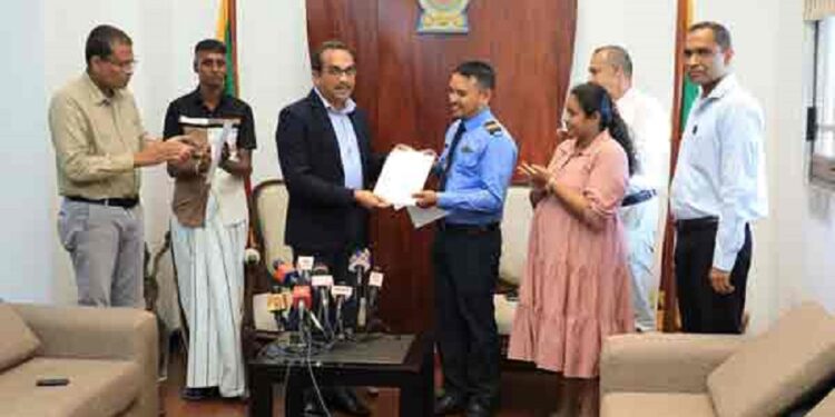 கோர விபத்தை தடுத்து பலரின் உயிரை காப்பாற்றியவருக்கு கிடைத்த கௌரவம்