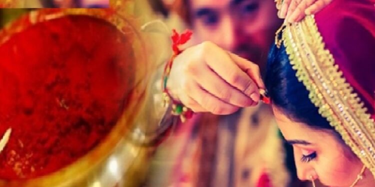 மணமகனின் கை நடுங்கியதால் திருமணத்தை நிறுத்திய மணப்பெண்