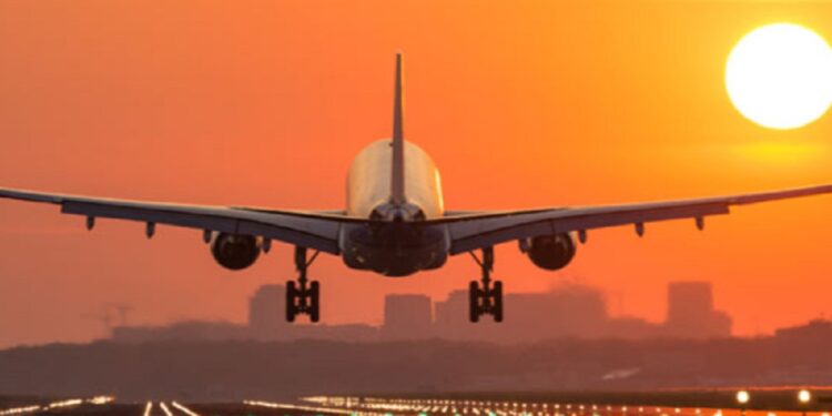 இலங்கை விமானம் தொடர்பில் பொய்யான தகவல் வழங்கியவர் கைது!