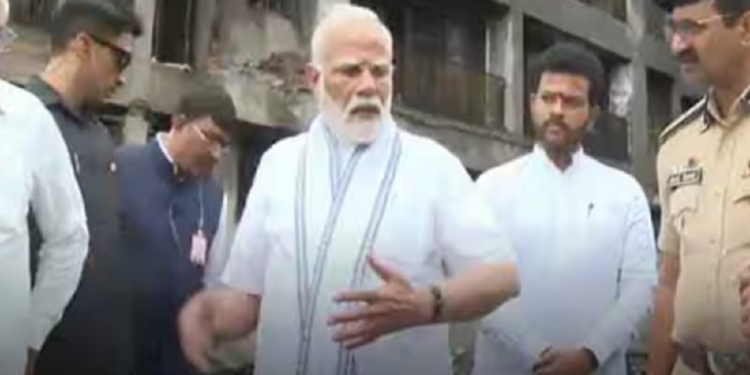 உலகை உலுக்கிய விமான விபத்து நேரில் சென்ற மோடி!