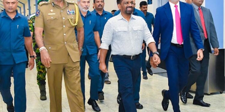 ஜெர்மனியில் வசிக்கும் இலங்கையர்களை சந்தித்தார் ஜனாதிபதி!