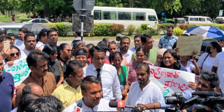 ஆர்ப்பாட்டத்தில் ஈடுபட்ட நாமல் ராஜபக்ஷ