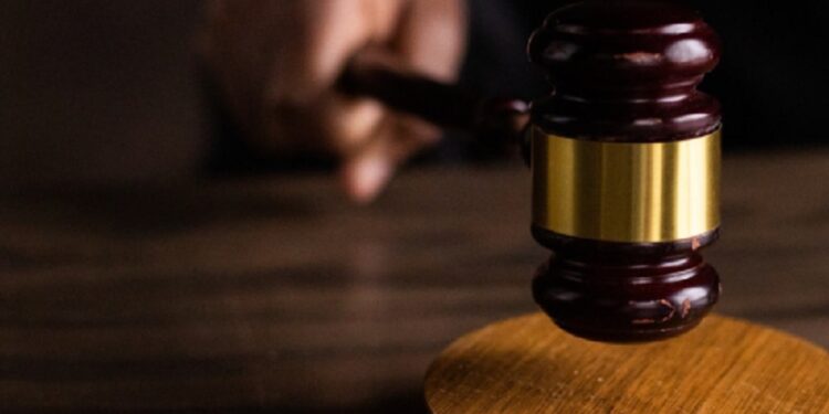 சிகிச்சைக்கு சென்ற பெண்ணின் வாழ்கையை சீரளித்த மருத்துவர் நீதிமன்றின் அதிரடி உத்தரவு!