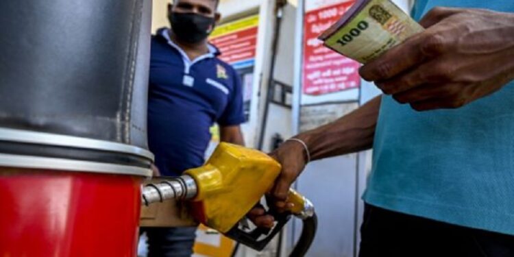 எரிபொருளை பதுக்கி வைக்கவேண்டாம் மக்களுக்கு எச்சரிக்கை!