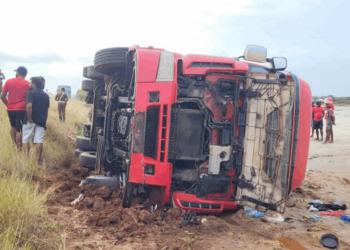 கிளிநொச்சியில் தடம் புரண்ட எரிபொருள் தாங்கி!