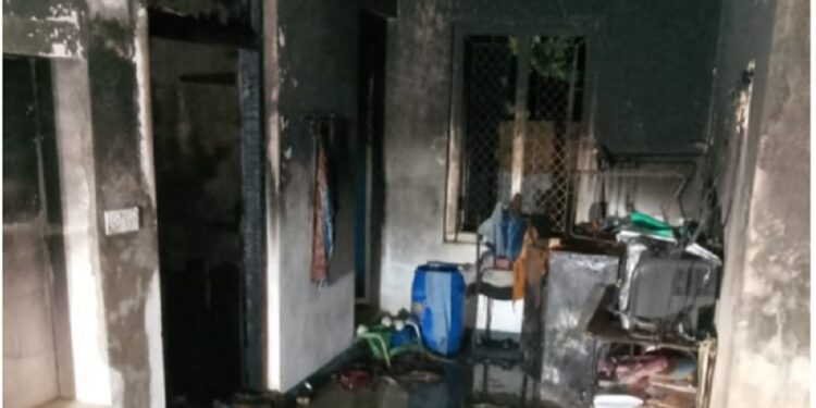 தமிழர் பகுதியில் எரிந்து சாம்பலான வீடு!