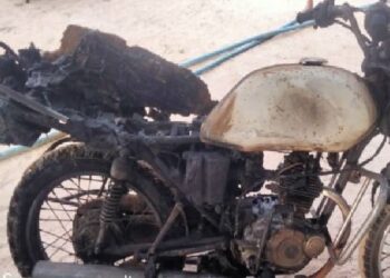 யாழ் தென்மராட்சியில் திடீரென தீ பிடித்த மோட்டார் சைக்கிள்!