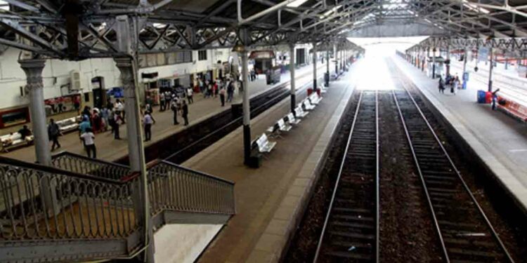 அடையாள வேலைநிறுத்தத்தில் ரயில்வே தொழில்நுட்ப உதவியாளர்கள்