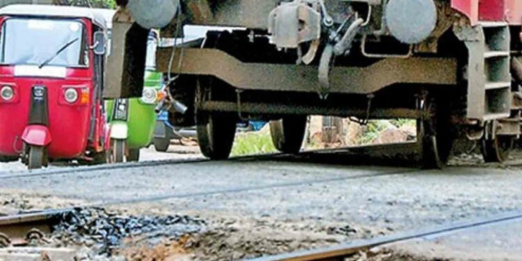 இலங்கையில் 1200 பாதுகாப்பற்ற ரயில் கடவைகள்!