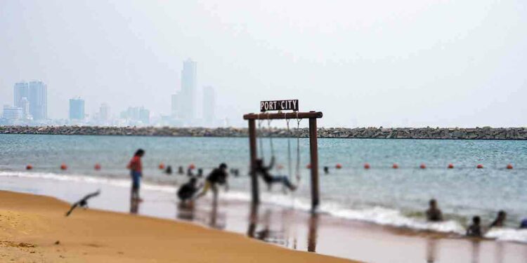 செயற்கை கடற்கரையில் மாயமான பல்கலை மாணவன்!