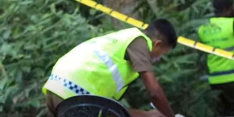 எரிந்த நிலையில் காருக்குள் மீட்க்கப்பட்ட சடலம்!