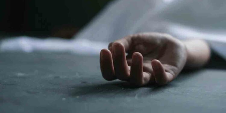 தலைக்கவசத்தால் தாக்கப்பட்டு ஒருவர் கொலை!