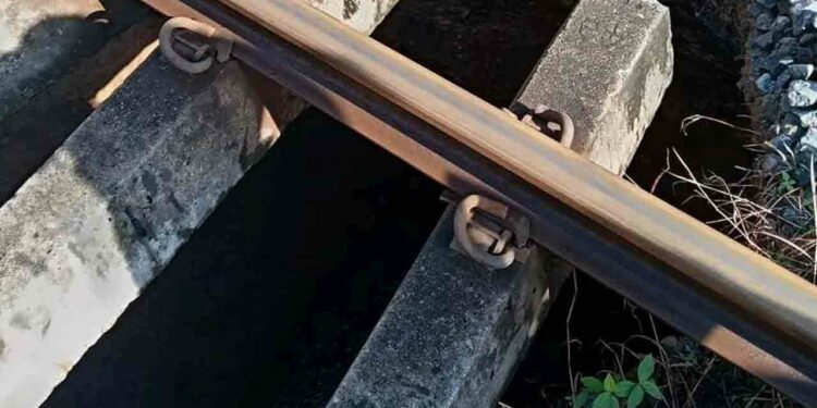 கண்டிக்கும் பேராதனைக்கும் இடையிலான ரயில் சேவைகள் இடை நிறுத்தம்!