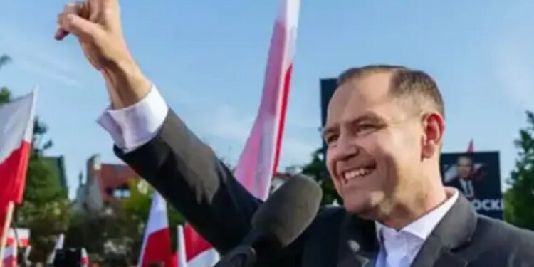 போலந்து நாட்டின் புதிய ஜனாதிபதியாக  கரோல் நவ்ரோக்கி