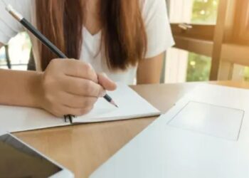 யாழில் முறைப்பாடு வழங்க சென்ற பெண்ணிடம் தகாத வார்த்தையால் திட்டிய பொலிஸார்