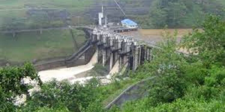 சீரற்ற காலநிலையால் திறக்கப்பட்ட வான் கதவுகள்!