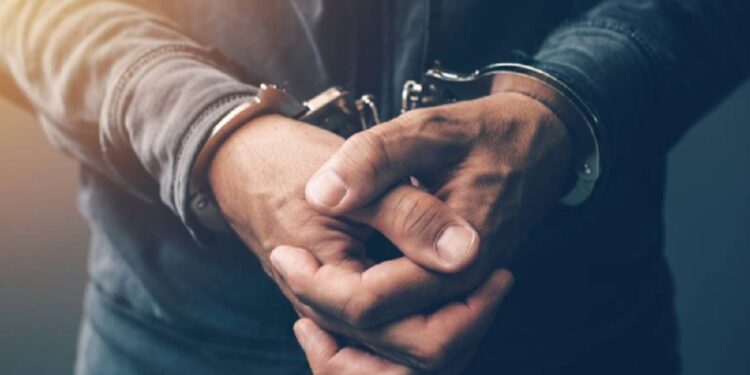 பல்கலை மாணவிக்கு தகாத புகைப்படங்கள் அனுப்பி மிரட்டியவர் கைது!