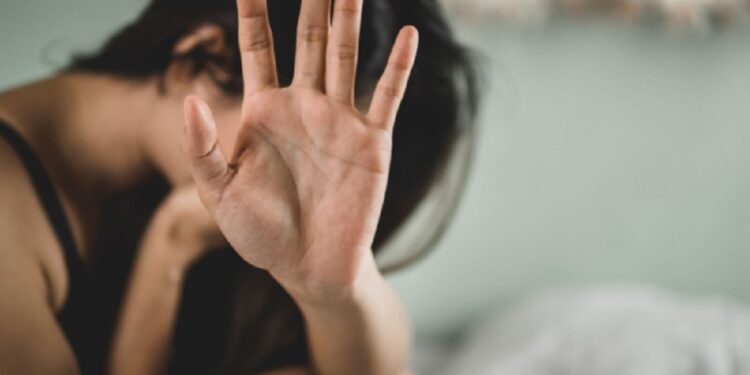 மகளின் வாழ்கையை சீரழித்த தந்தை!