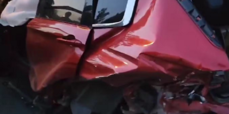 கனடா வாகன விபத்தில் ஜவர் காயம்!