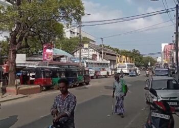 யாழில் தனியார் பேருந்துகளால் அவதியுறும் மக்கள்!