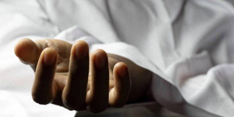 கணவர் வெளிநாட்டில் விபரீத முடிவெடுத்த குடும்ப பெண்!