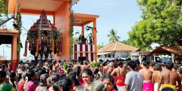 யாழில் 35 ஆண்டுகளின் பின்னர்  ஆலயம் ஒன்றில் இடம்பெற்ற தேர் திருவிழா!