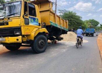 மணல் கடத்தலில் ஈடுபட்ட வாகனத்தை மடக்கி பிடித்த பொலிசார்!