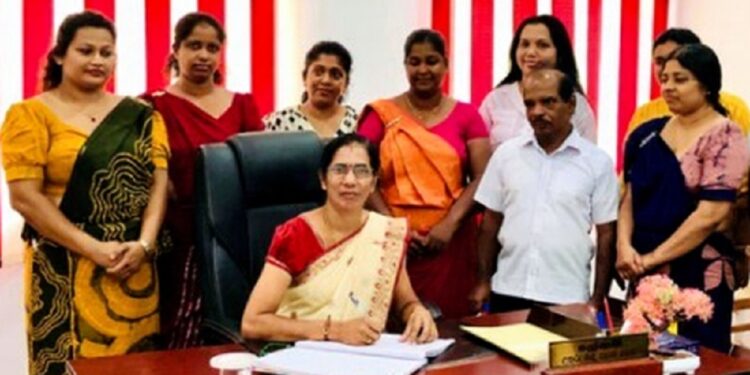 வட மத்திய மாகாண சபையின் முதலாவது தமிழ் பெண் செயலாளராக  யாழை சேர்ந்த பெண் மணி!
