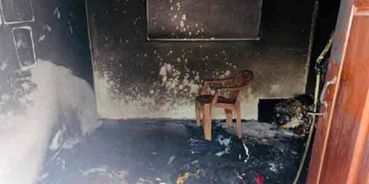 யாழில் மர்ம நபர்களால் வீடொன்றின் மீது தீ விபத்து!