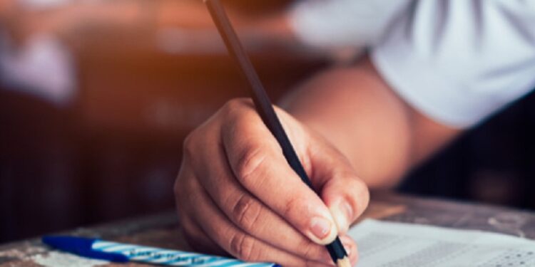 பரீட்சையில் தோல்வியுற்ற மாணவி விபரீத முடிவு!