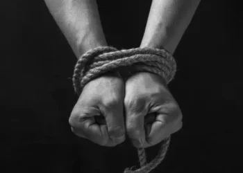 யாழில் குடும்பஸ்தரை நிர்வாணமாக்கி சித்திரவதை !