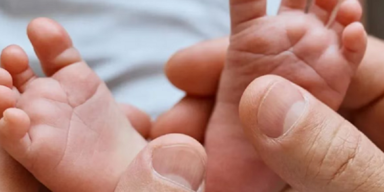 கர்ப்பமான 17 மணித்தியாலங்களில் குழந்தை பெற்றெடுத்த பெண்!