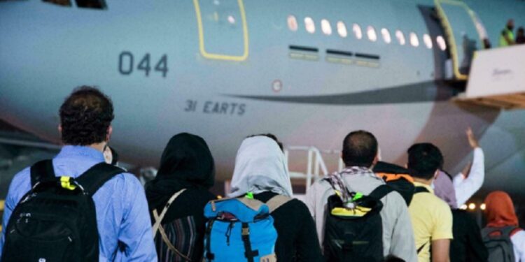 பிரித்தானியாவுக்குள் நுழைந்த ஆயிரக்கணக்கான ஆப்கானியர்கள்!