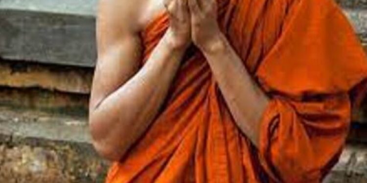 வெளிநாட்டு பெண்ணிடம் பாலியல் சேட்டை பௌத்த பிக்கு கைது!