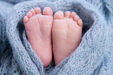 வயலில் தூக்கி எறியப்பட்ட பச்சிளம் குழந்தை!