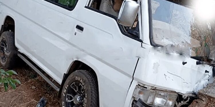 கோர விபத்தில் 10 பேர் காயம்!