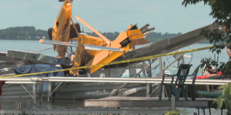 கனடாவில் விமானம் மோதியதில் பலியான சிறுவன்!