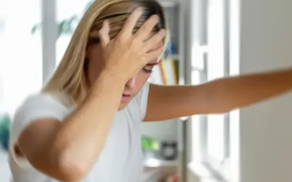 அழகு நிலையத்தில் மயங்கி விழுந்த பெண்கள்!