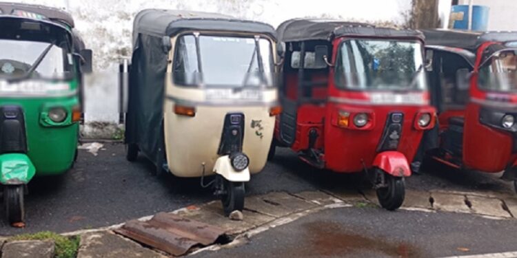 முச்சக்கரவண்டி கொள்ளையில் ஈடுபட்ட மூவர் கைது!