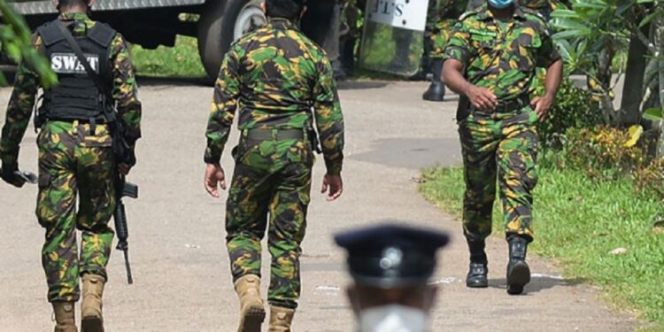 இராணுவமுகாமில் திருடப்பட்ட ஆயுதங்கள்!