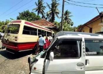 சற்று முன் கோர விபத்து வீதியை விட்டு விலகிய பேருந்து!