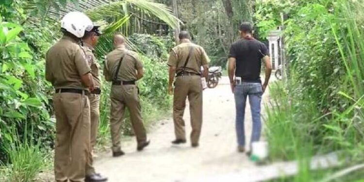 வீடொன்றில் 11 சந்தேக நபர்கள் கைது !