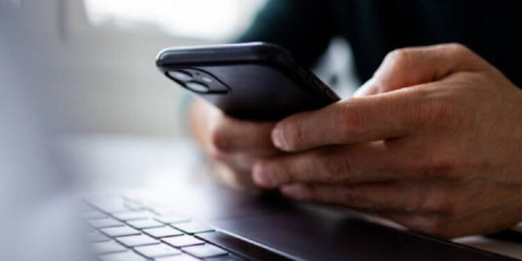 சமூக ஊடகங்களில் விற்கப்படும் பெண்களின் ஆபாச புகைப்படங்கள்!