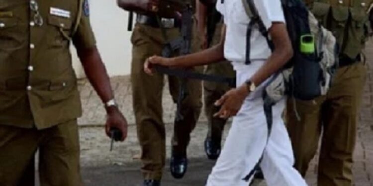 மோசமான செயலில் ஈடுபட்ட பாடசாலை மாணவன் கைது!