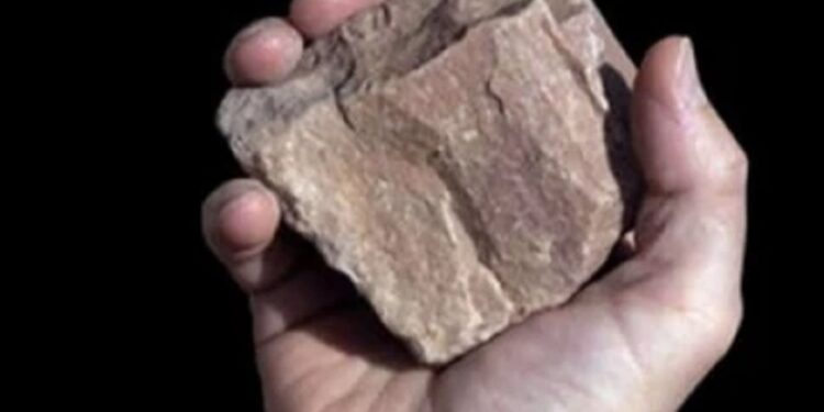 தேவாலயம் ஒன்றின் மீது இனம் மர்ம நபர்கள் தாக்குதல்!